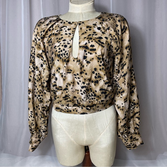 Banana Republic Tops - Banana Republic Cropped Top Blouse Leopard Print Balloon Sleeve Sz XS